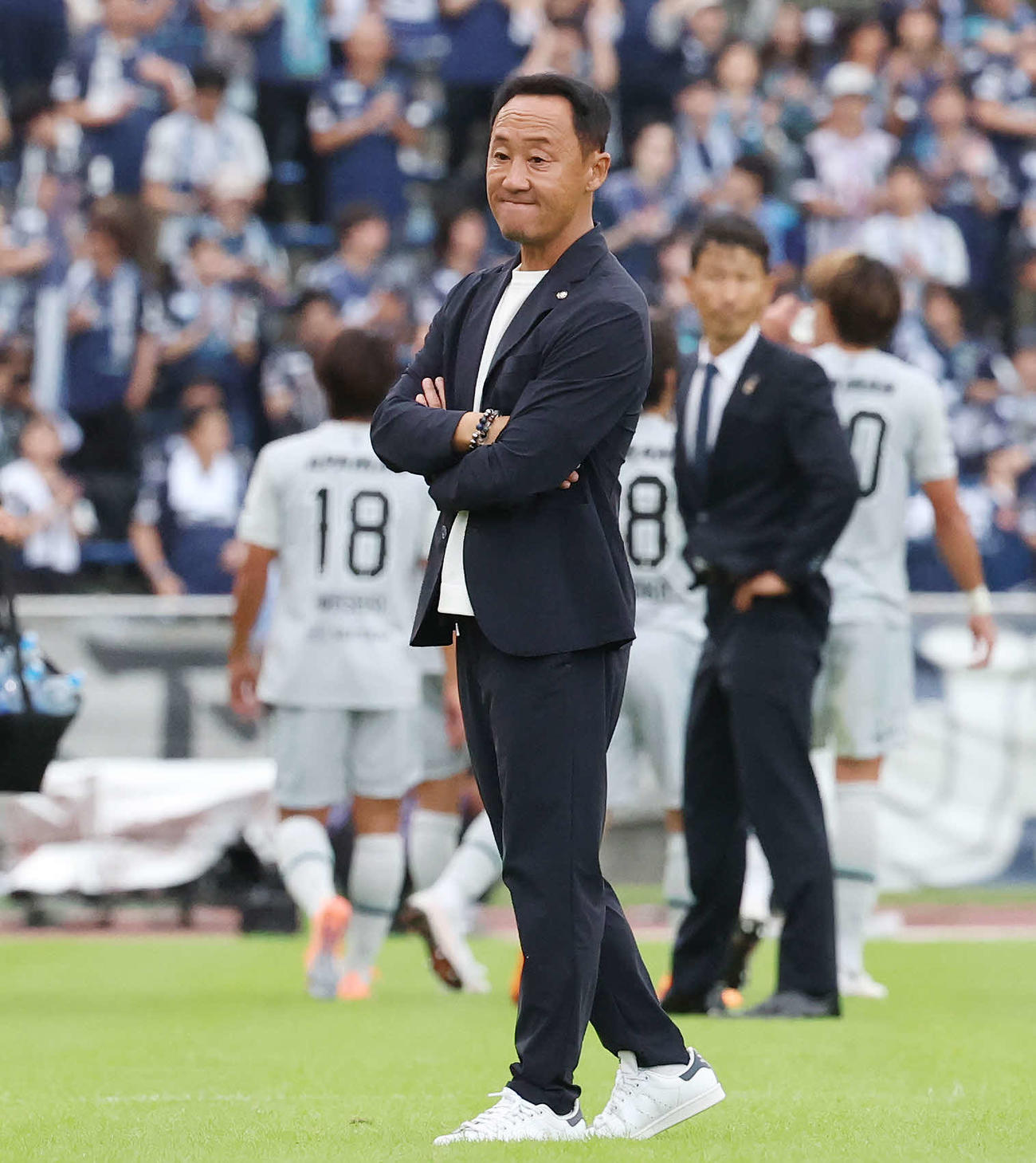 町田対福岡　引き分けに終わり悔しい表情を見せる町田黒田監督（撮影・宮地輝）