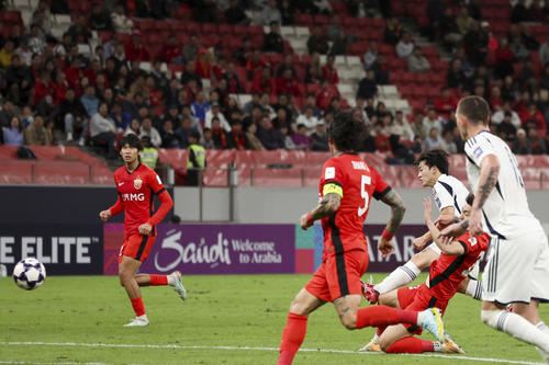 町田―上海海港　前半、チーム2点目のゴールを決める町田相馬（右奥）（共同）