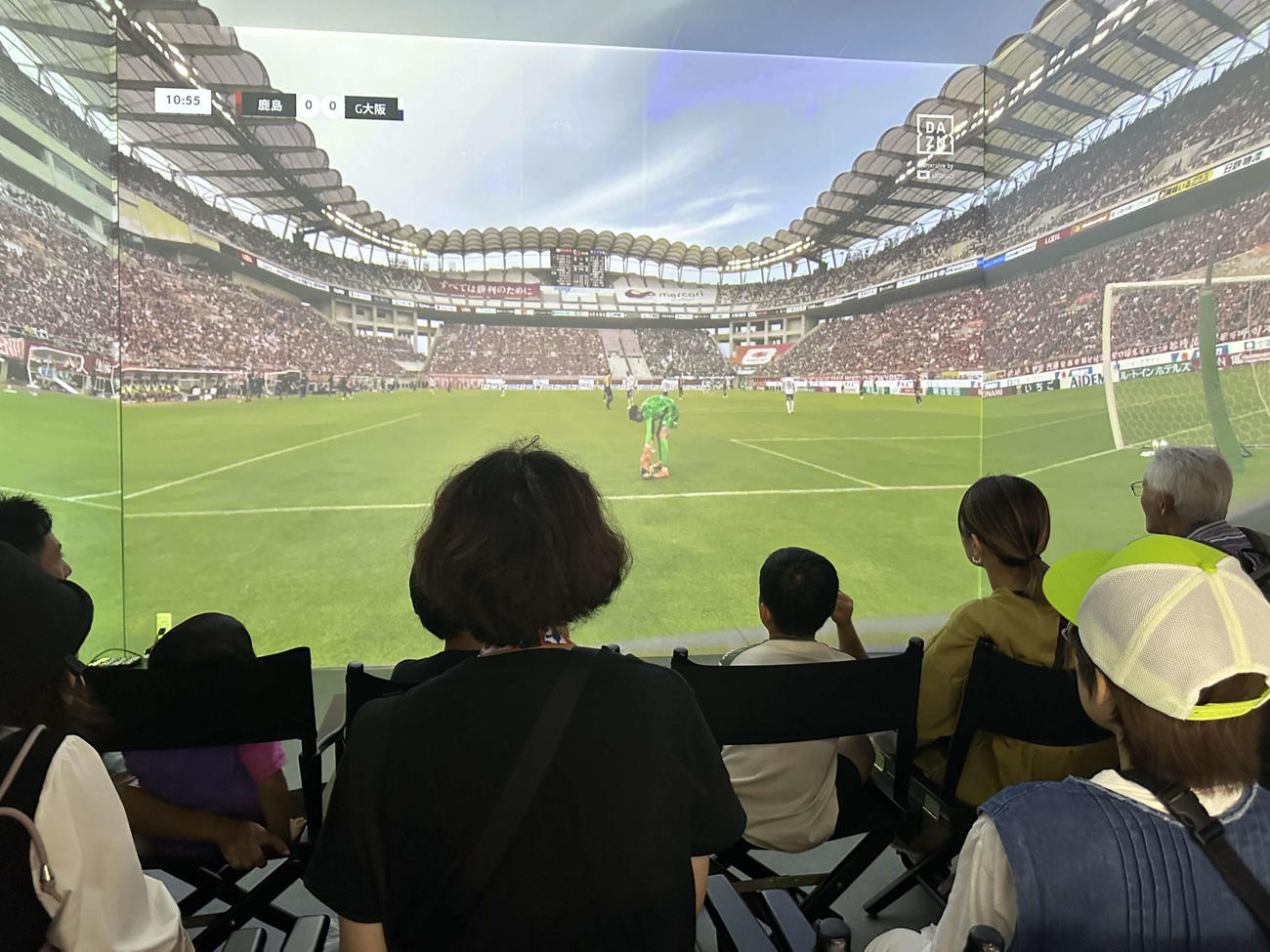 空間VR「uralaa（うらら）」を使い、10月5日に関西・大阪万博で行われたイマーシブサッカー中継の様子（提供・フォレストデジタル株式会社）