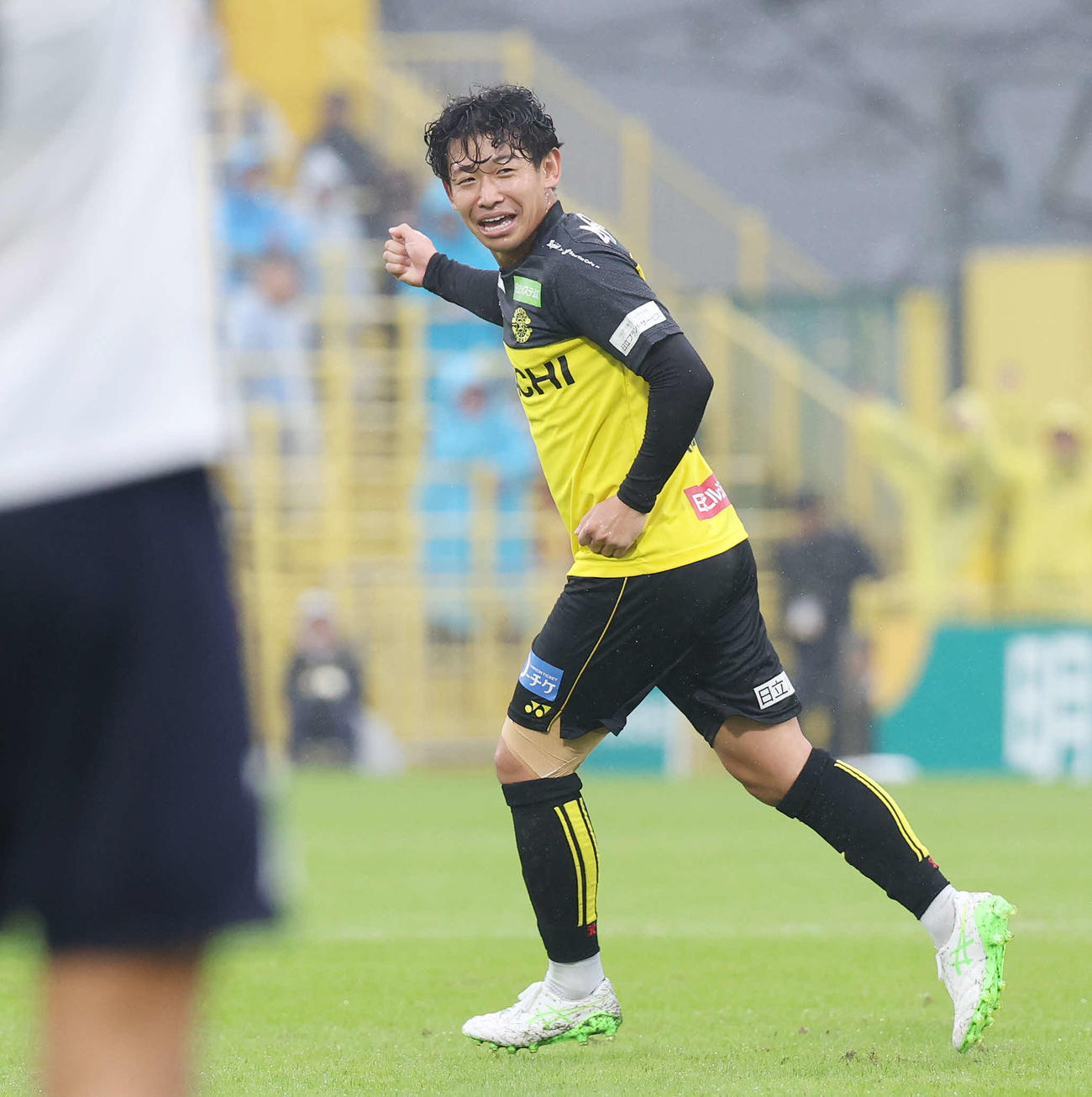 柏対横浜FC　後半、ゴールを決めガッツポーズする柏山田（撮影・宮地輝）