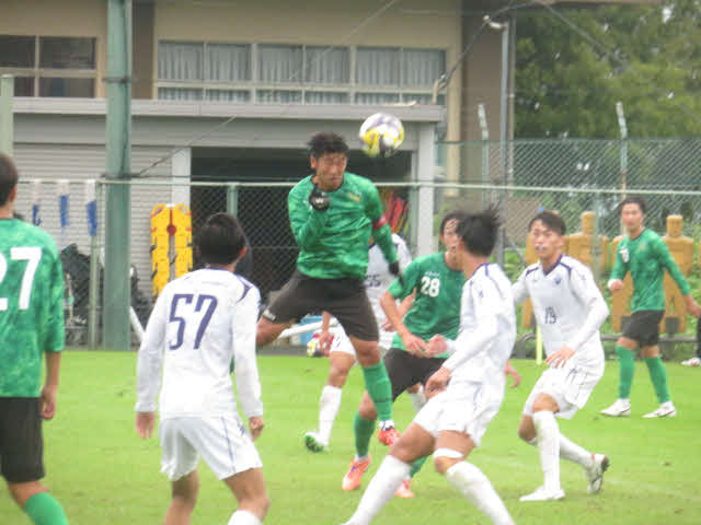 東京V山田剛綺は後半45分にヘディングシュートでゴールを狙う。惜しくもGK正面だった