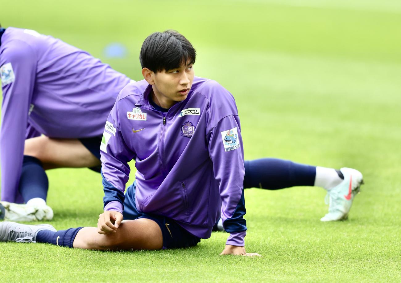 前日練習に臨む広島中島（撮影・河田真司）