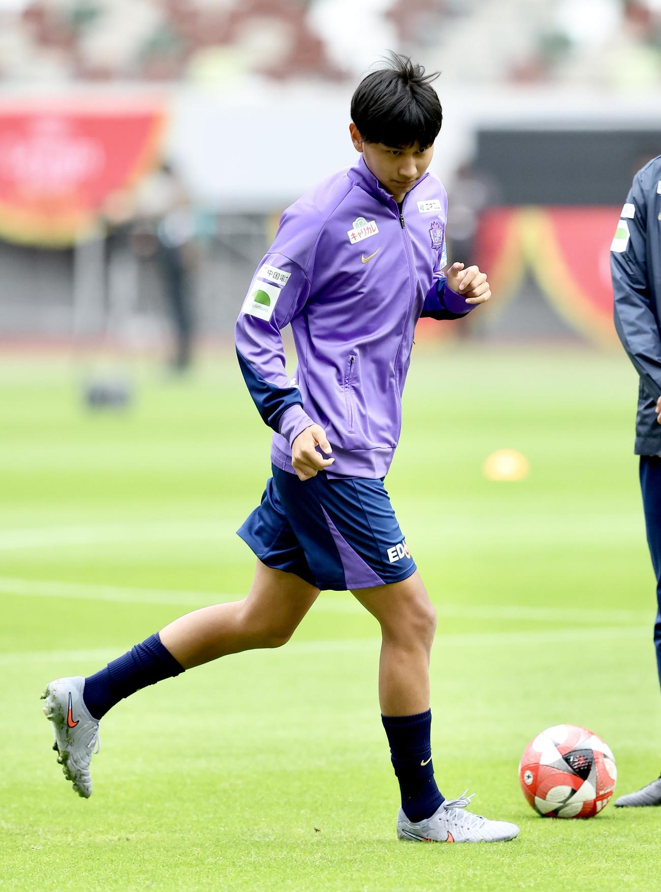 前日練習に臨む広島中島（撮影・河田真司）