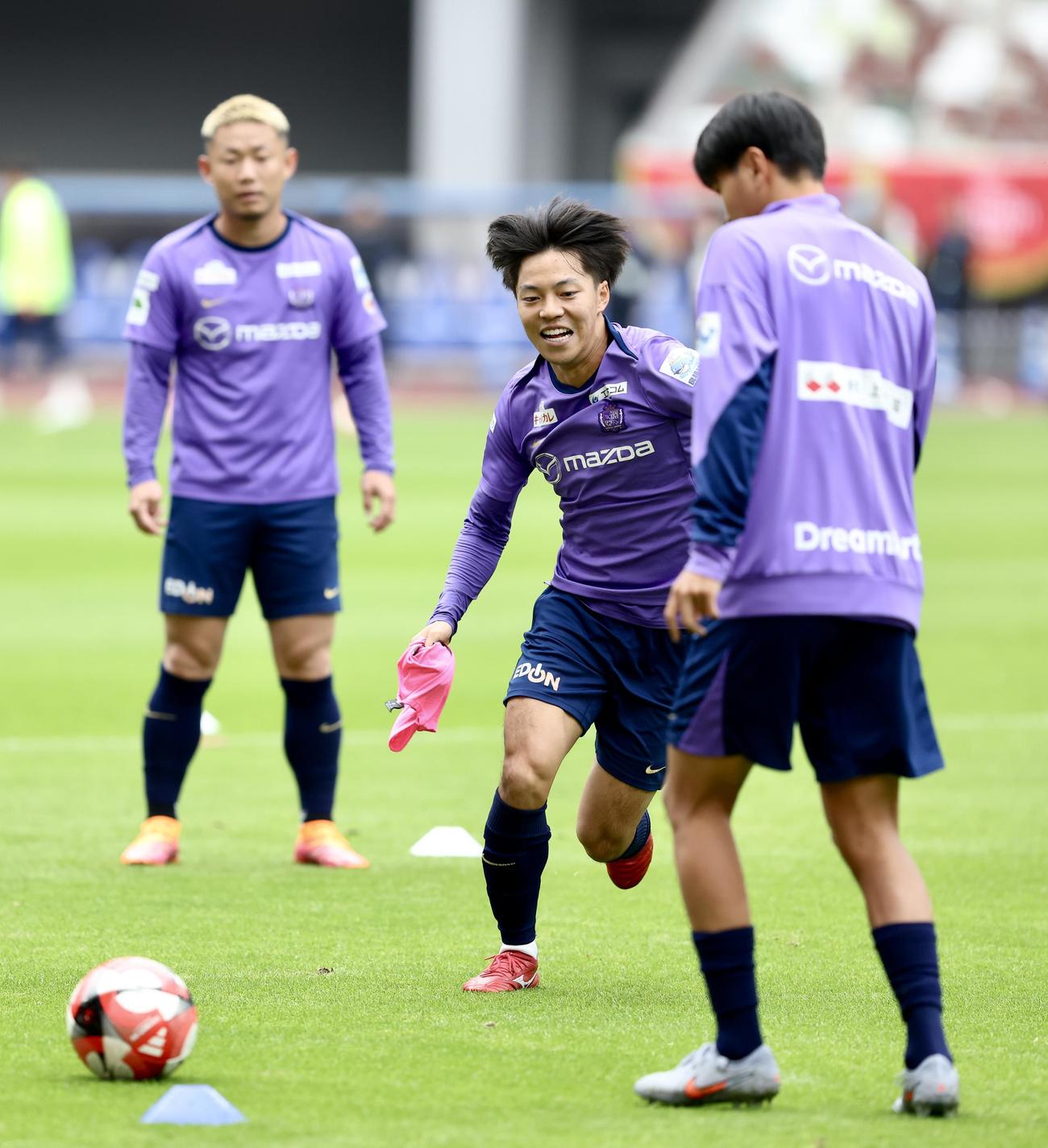 前日練習に臨む広島中村（撮影・河田真司）