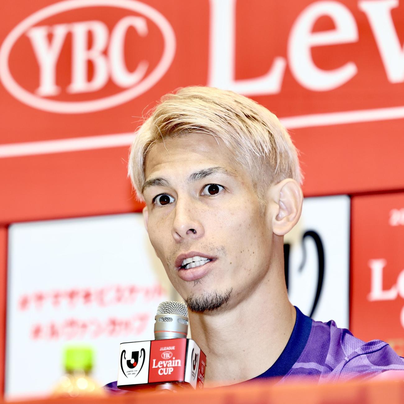 前日会見に臨む広島佐々木（撮影・河田真司）