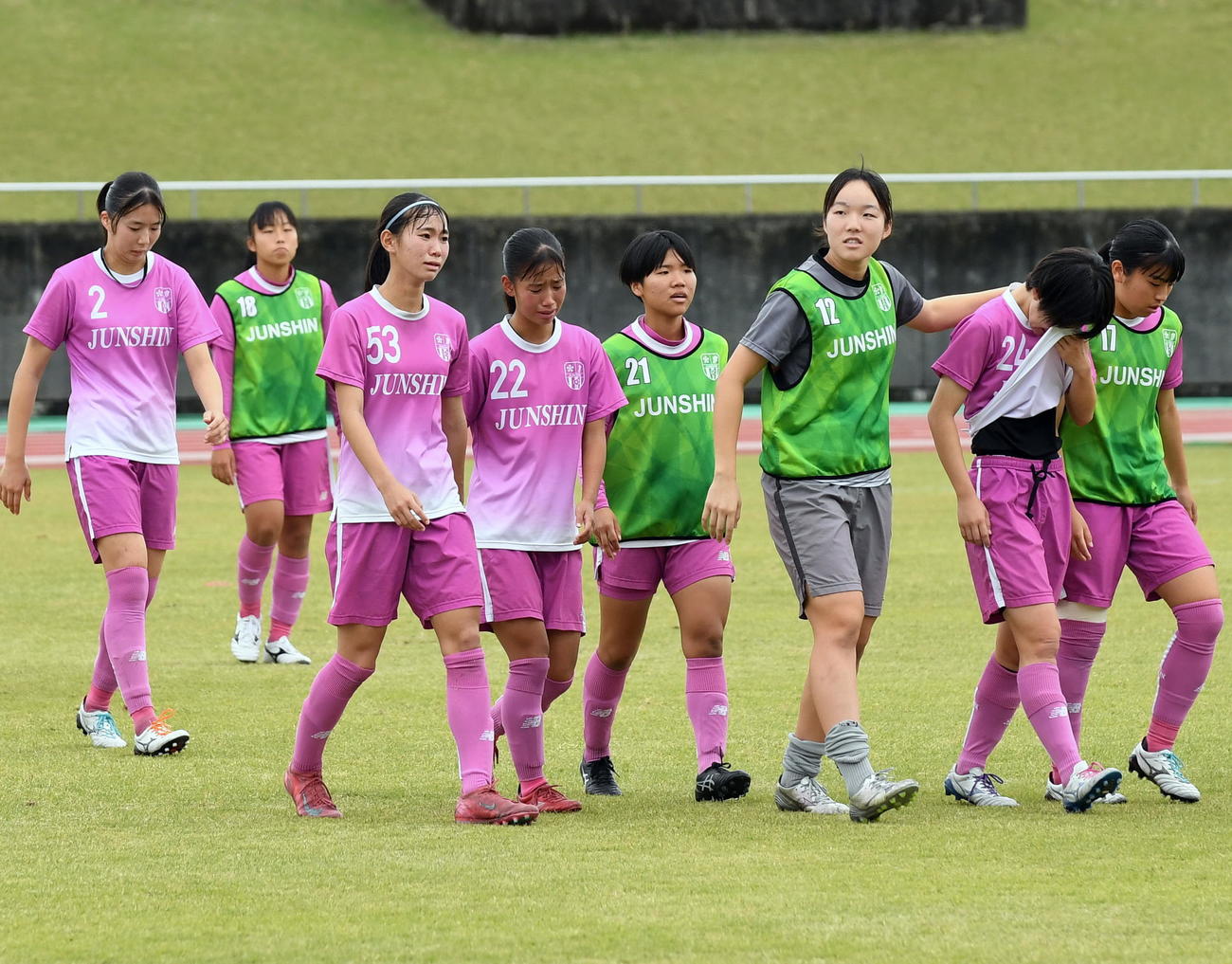 常葉大橘対藤枝順心　決勝で敗れ、肩を落とす藤枝順心の選手たち