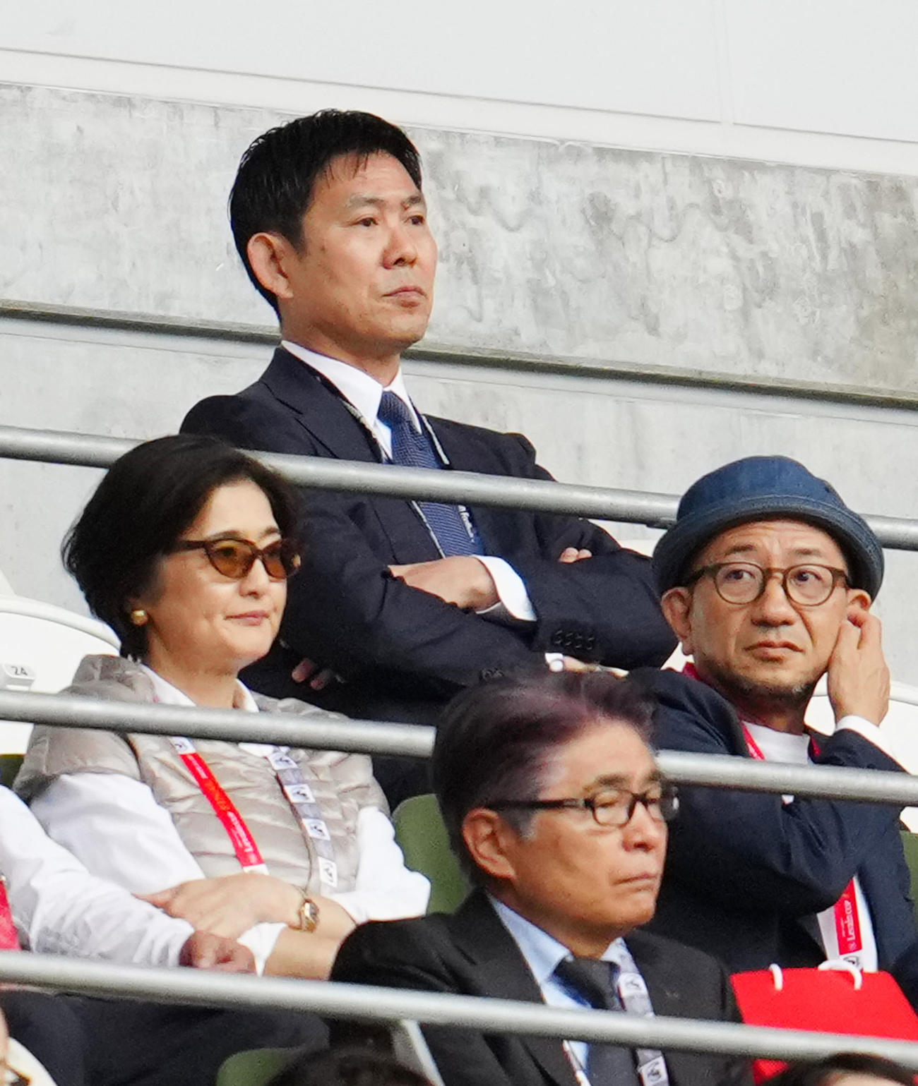 柏－広島戦を視察する日本代表森保監督（上）。下は山本技術委員長（撮影・江口和貴）