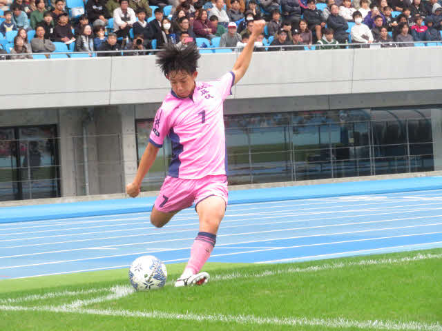 CKキッカーを務める日大藤沢MF中村龍剛