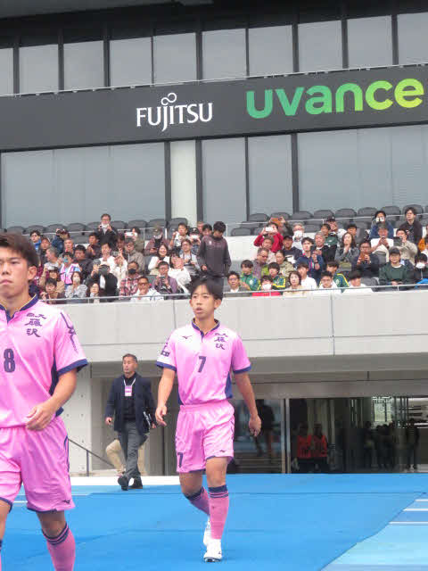 日大藤沢MF中村龍剛はメンバーの最後尾で入場