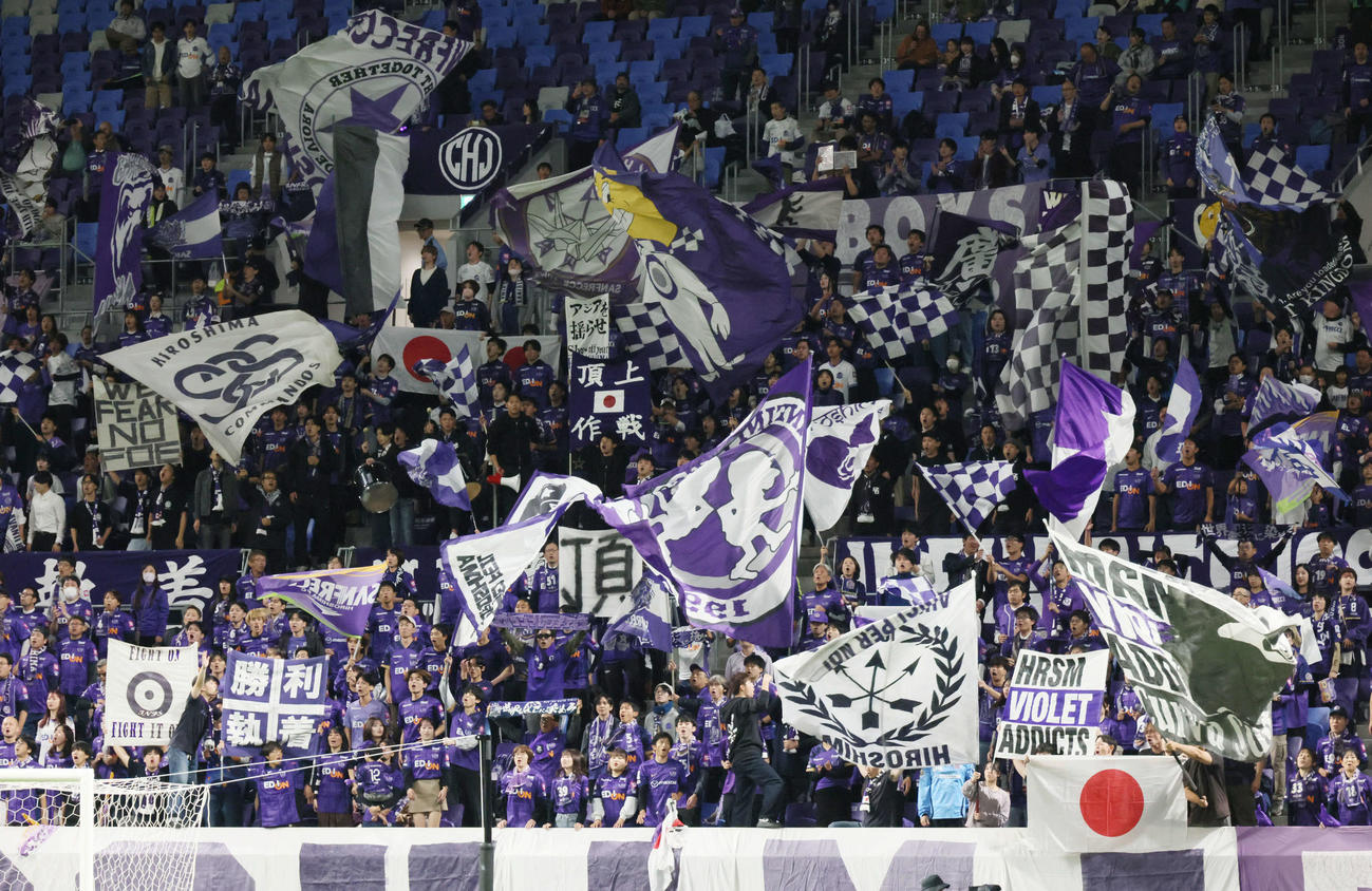 ACLE広島対江原FC　応援する広島サポーター（撮影・加藤孝規）