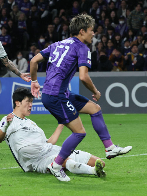 ACLE広島対江原FC　後半　先制シュートを決めた広島加藤（撮影・加藤孝規）