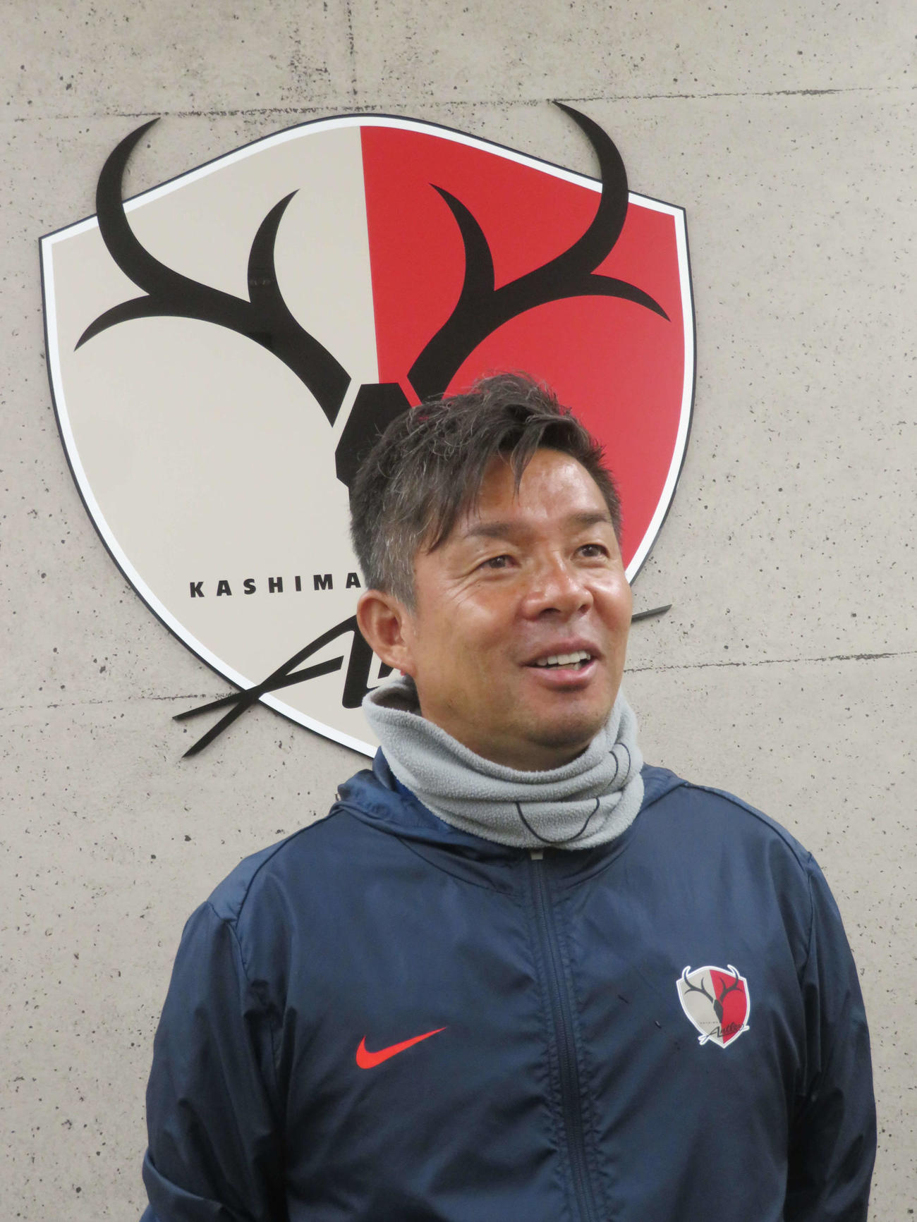 横浜FC戦に向けて取材に応じた鹿島アントラーズ鬼木達監督（撮影・佐藤成）