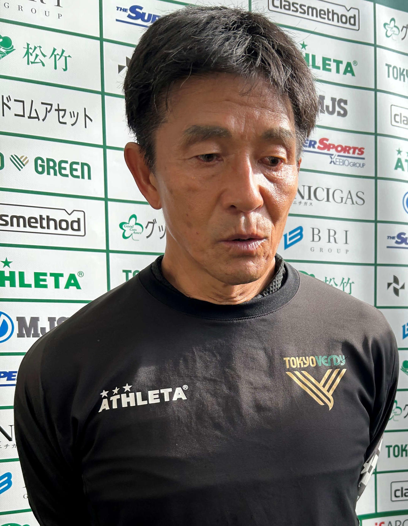 福岡戦に向けてメディア取材に応じた東京Vの城福浩監督