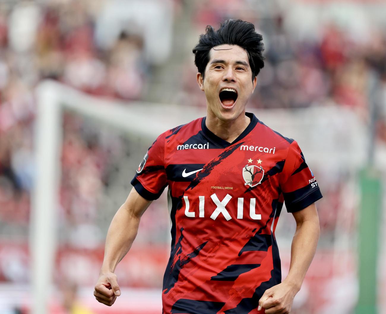 鹿島対横浜FC　後半、ゴールを決める鹿島知念（撮影・河田真司）