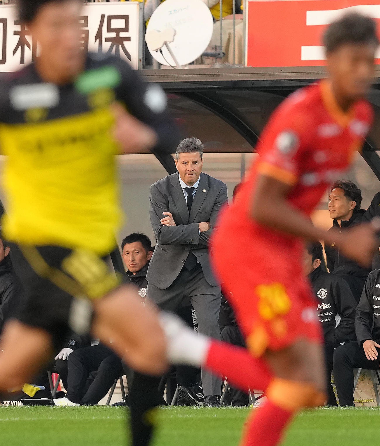 柏対名古屋　戦況を見つめる柏ロドリゲス監督（撮影・足立雅史）