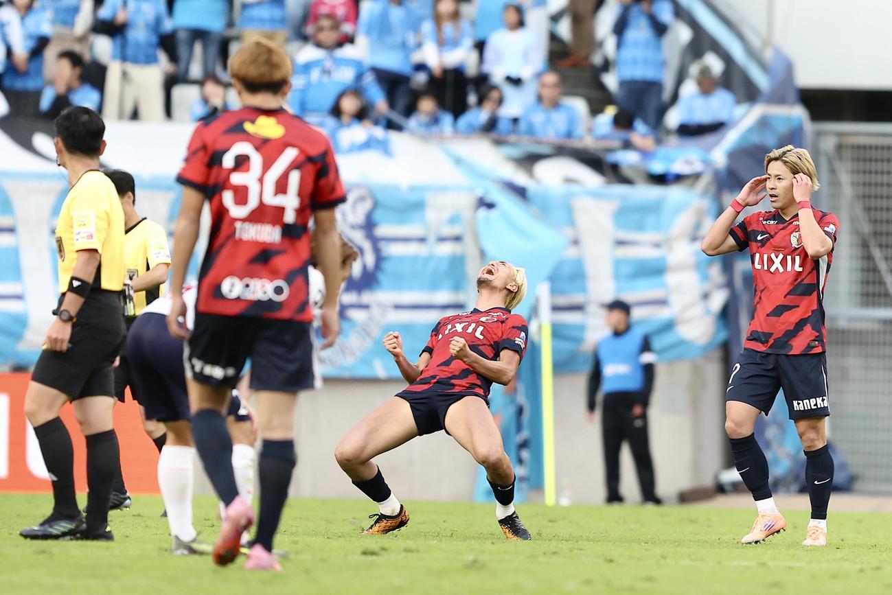 鹿島対横浜FC　横浜FCに勝利する鹿島（撮影・河田真司）