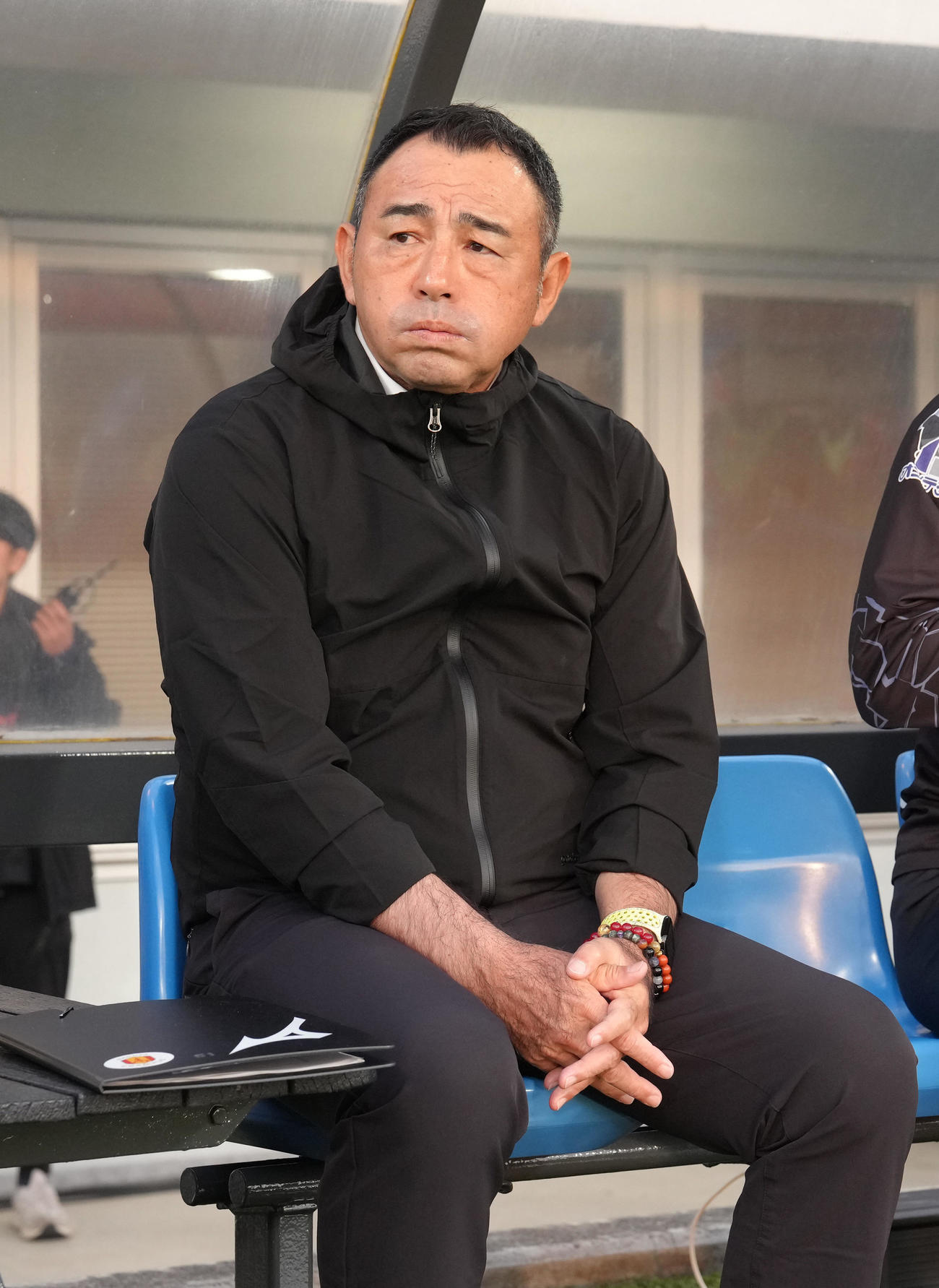 柏対名古屋　試合に臨む名古屋の長谷川監督（撮影・足立雅史）