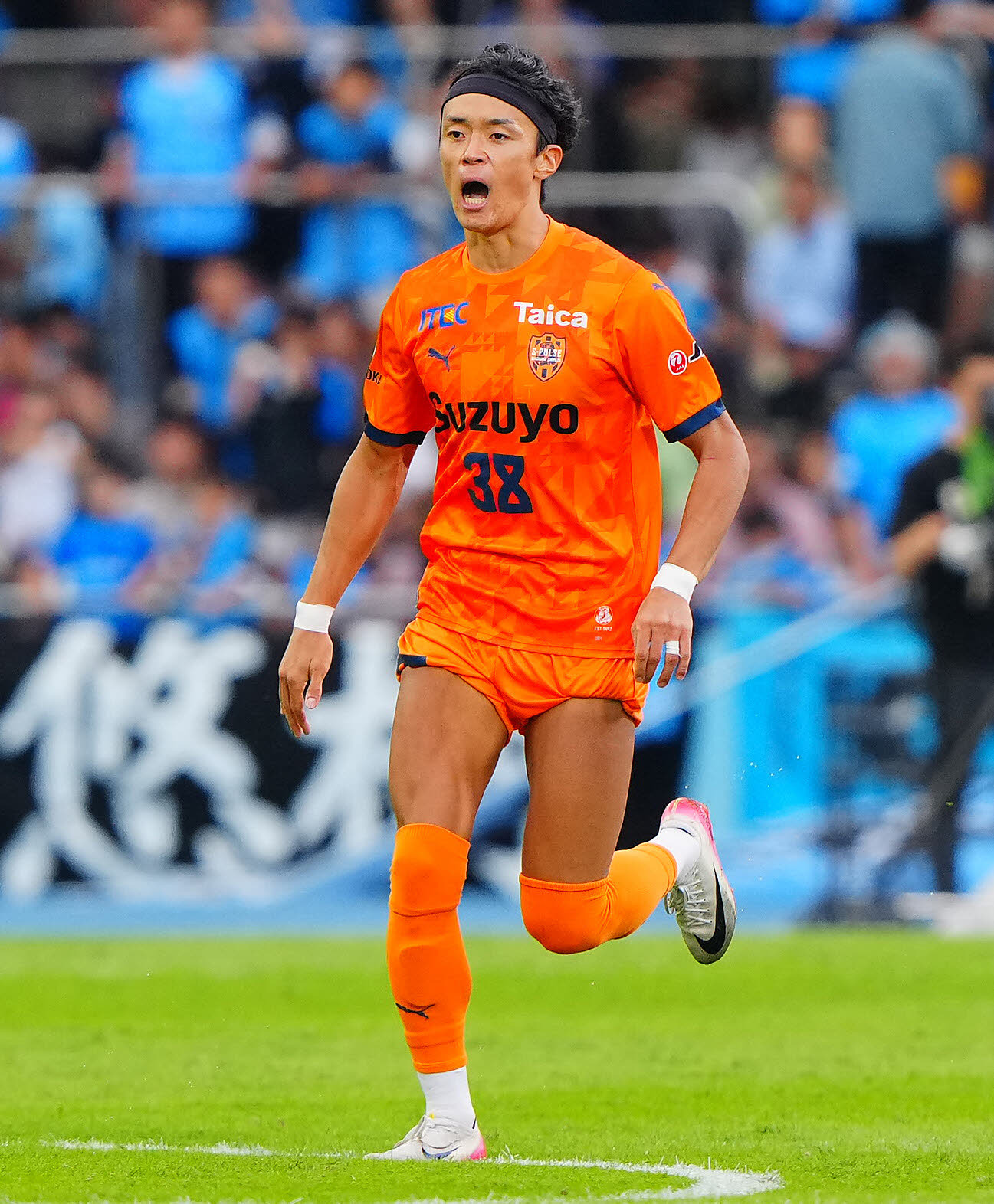 川崎F対清水　後半、チーム2点目のゴールを決め雄たけびを上げる清水高橋（2025年10月18日撮影）