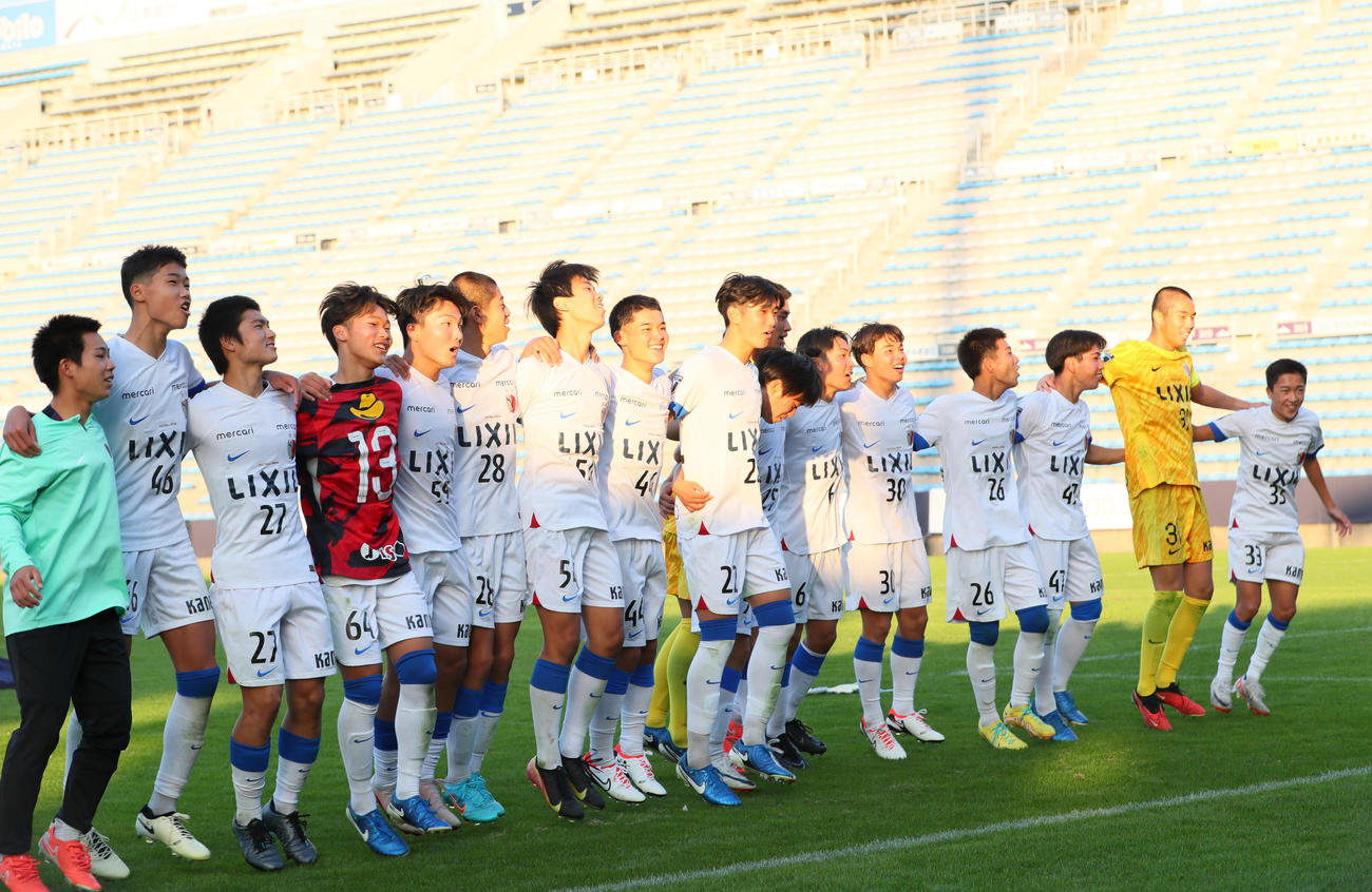 2025Jユースカップ決勝広島対鹿島　PK戦で優勝を決め歓喜する鹿島アントラーズユースの選手ら（撮影・上山淳一）（撮影・上山淳一）