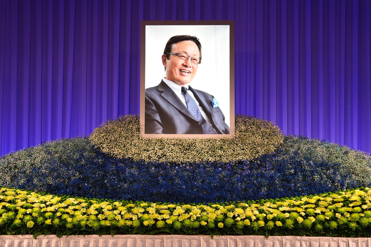 釜本邦茂さんのお別れの会の祭壇（撮影・江口和貴）