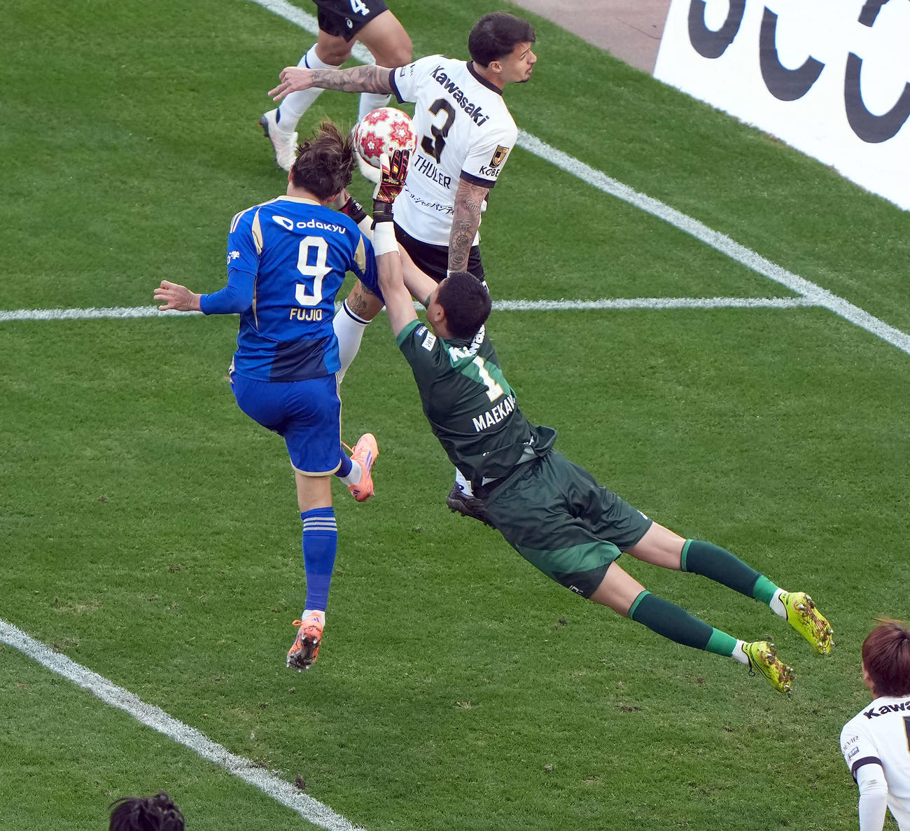 町田対神戸　前半、ゴールを決める町田藤尾（撮影・たえ見朱実）