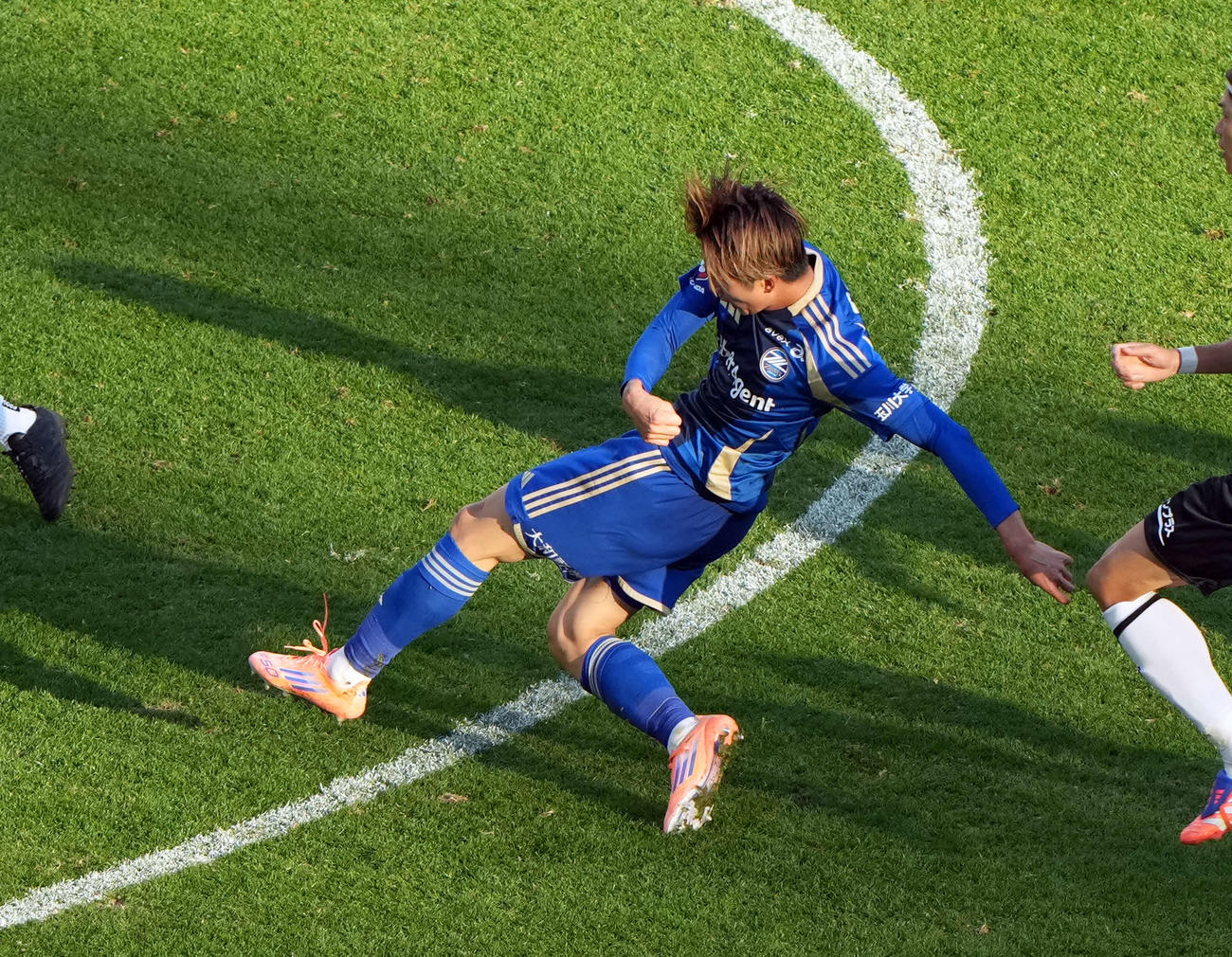 町田対神戸　後半、ゴールを決める町田藤尾（撮影・たえ見朱実）