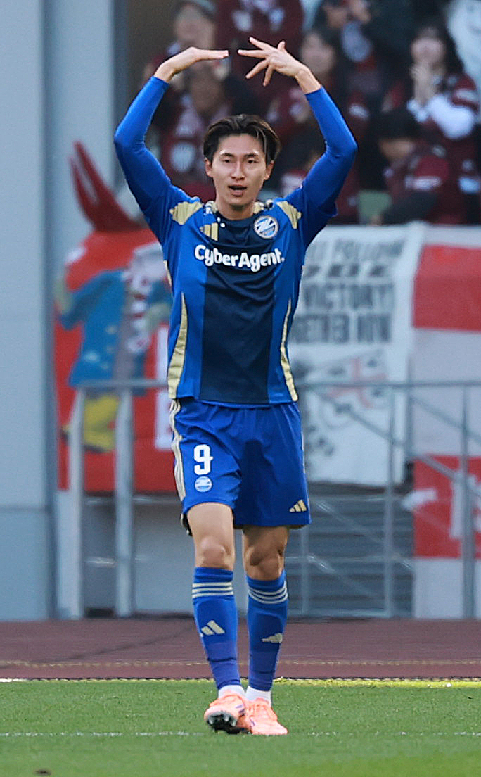 町田対神戸　前半、先制ゴールを決め喜ぶ町田藤尾（撮影・野上伸悟）