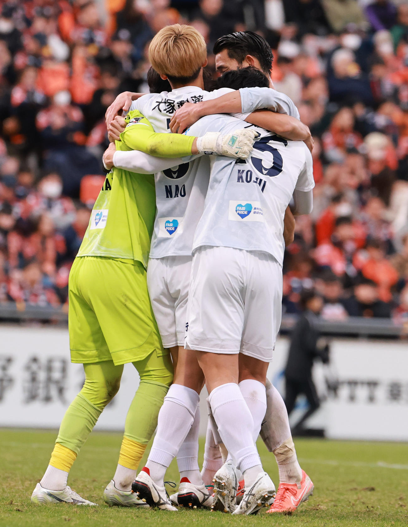 大宮対徳島　2－1で勝利し喜ぶ徳島の選手たち＝（撮影・野上伸悟）