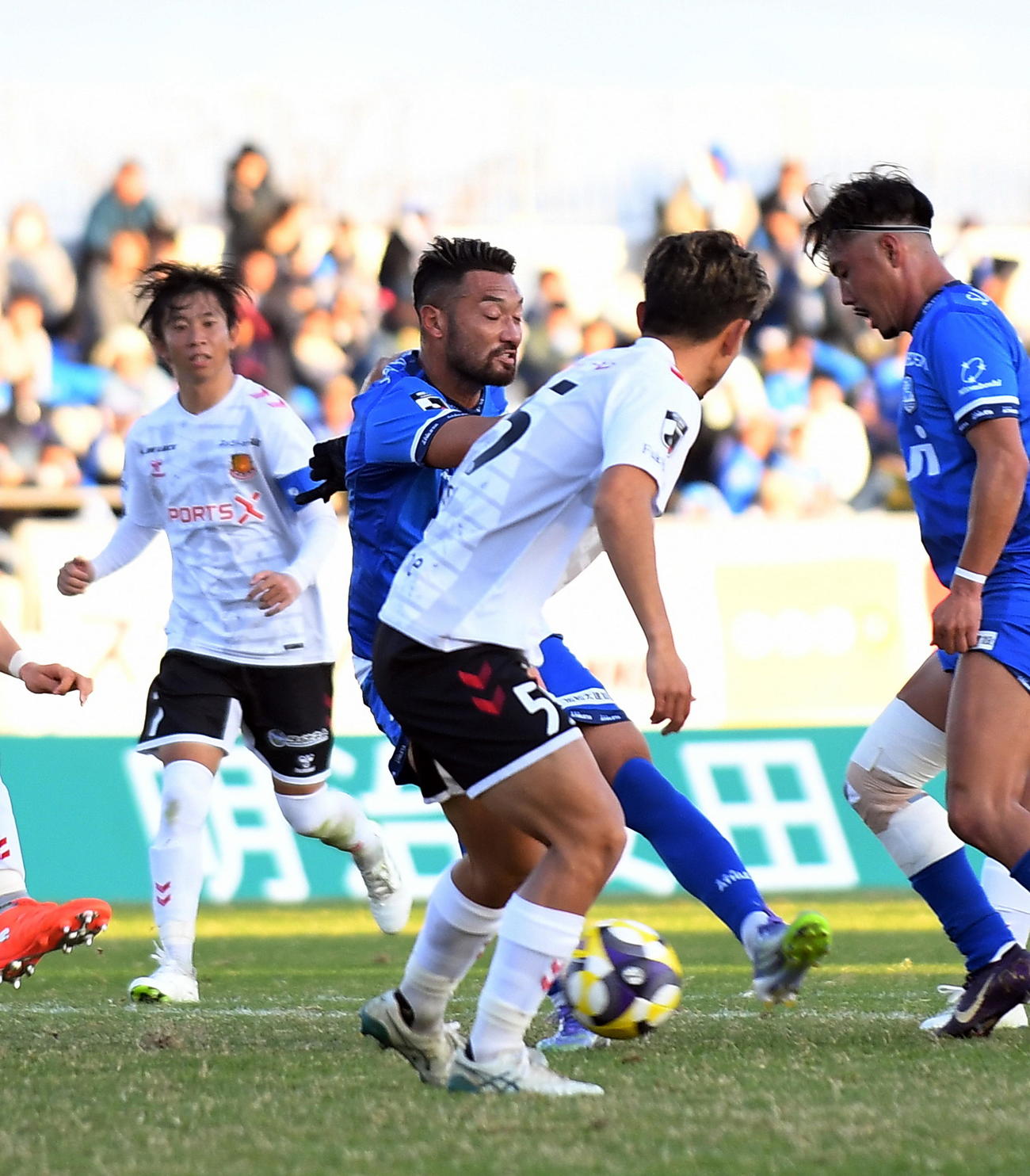 後半41分、左足でゴールを決める沼津川又（中央奥）