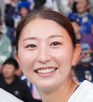 塩越柚歩（2024年10月撮影）