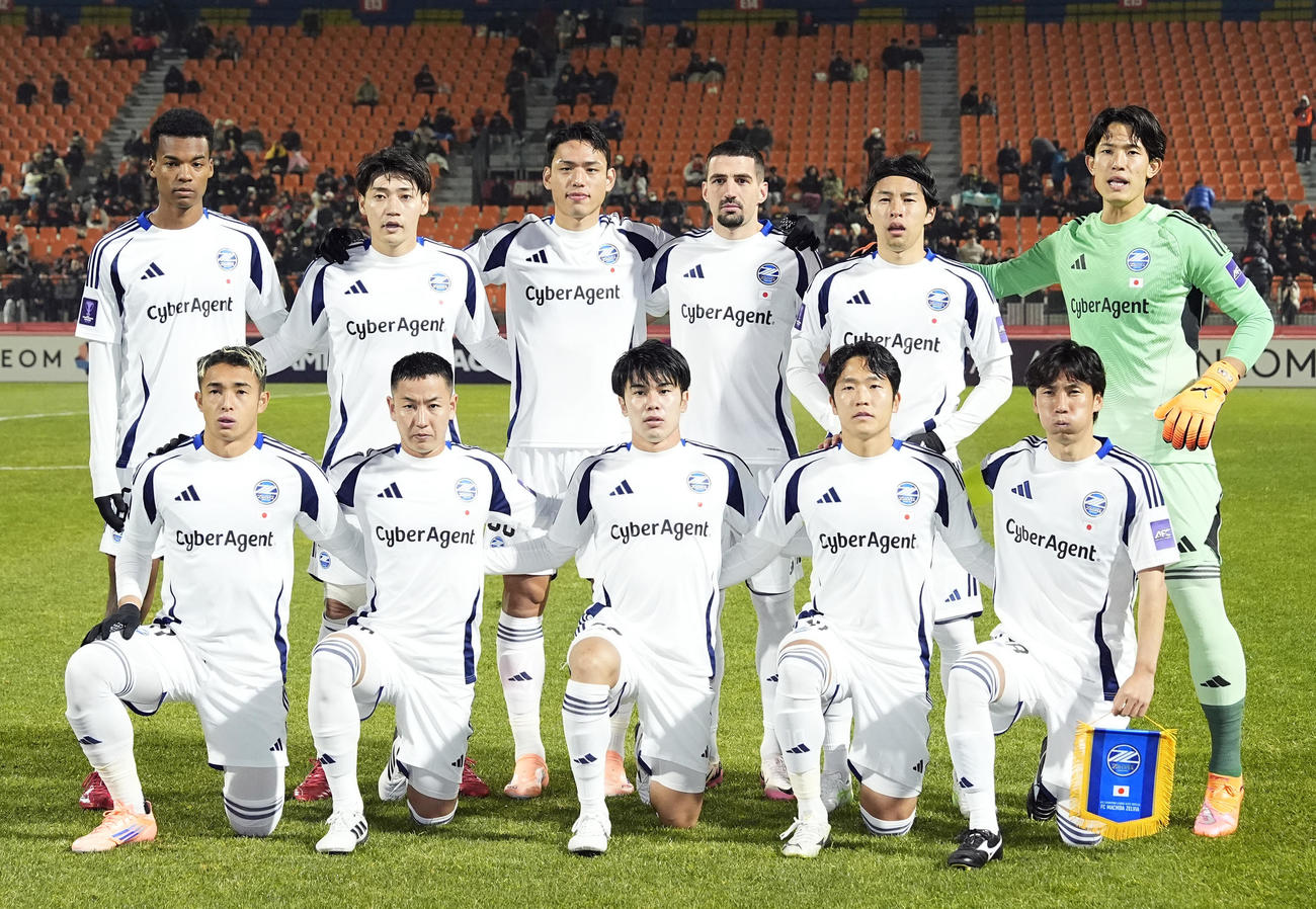 江原対町田　江原戦に臨む町田イレブン（共同）