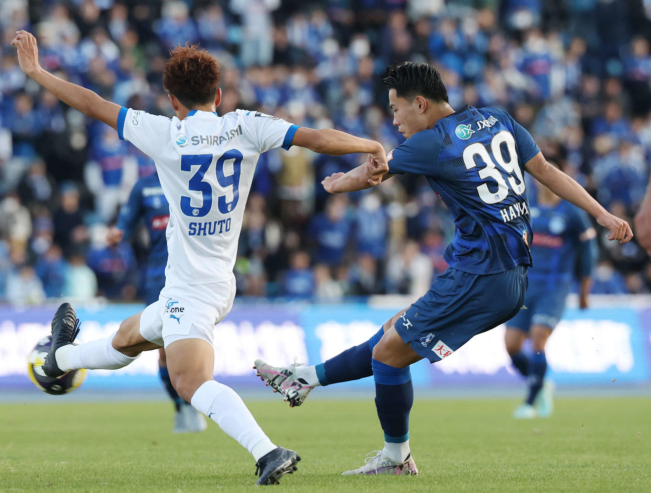 水戸対大分　後半、右足を振り抜きゴールを決める水戸山本（撮影・宮地輝）