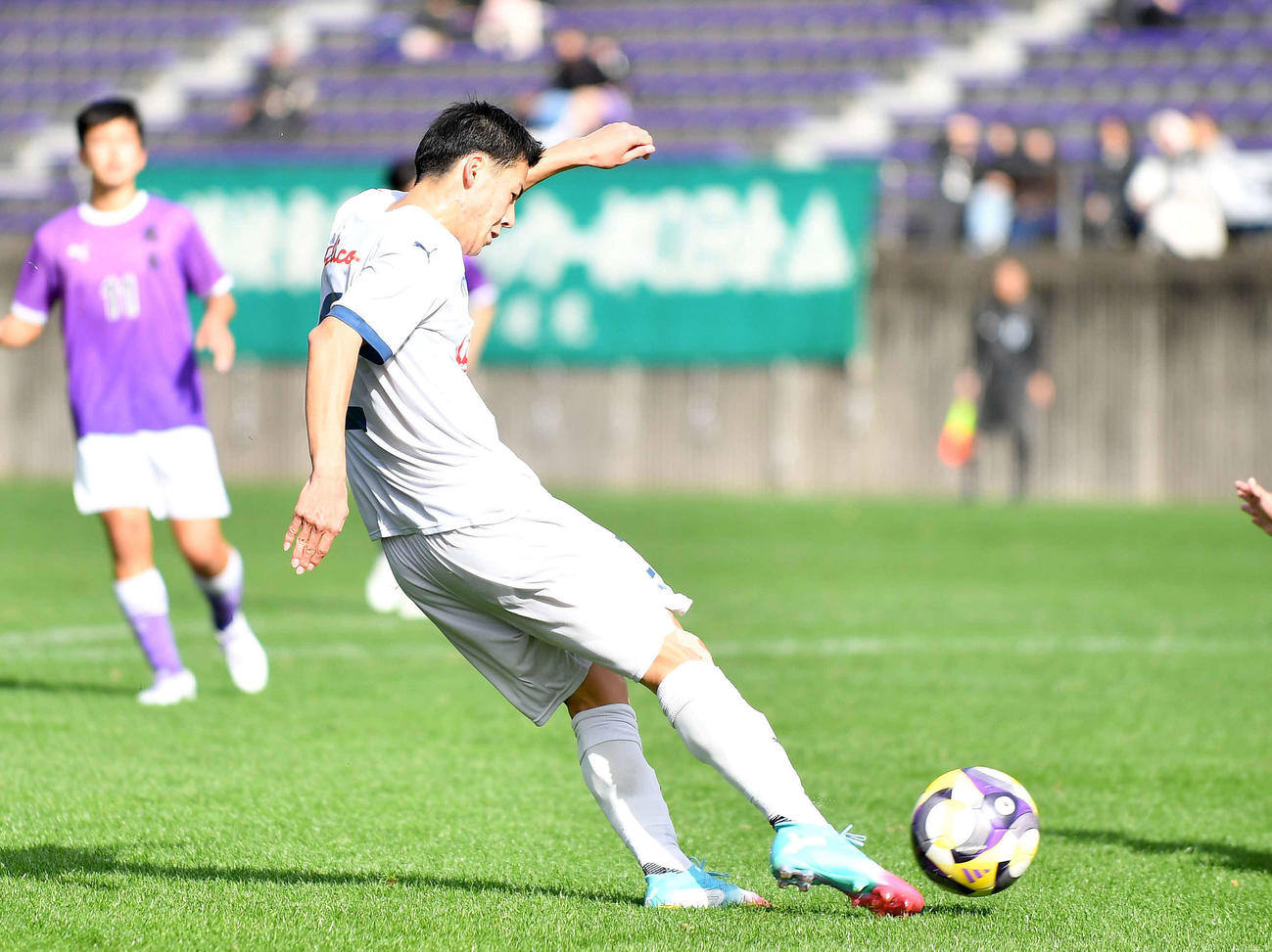 清水ユース対藤枝東　後半、先制点を決める清水ユース・岩永