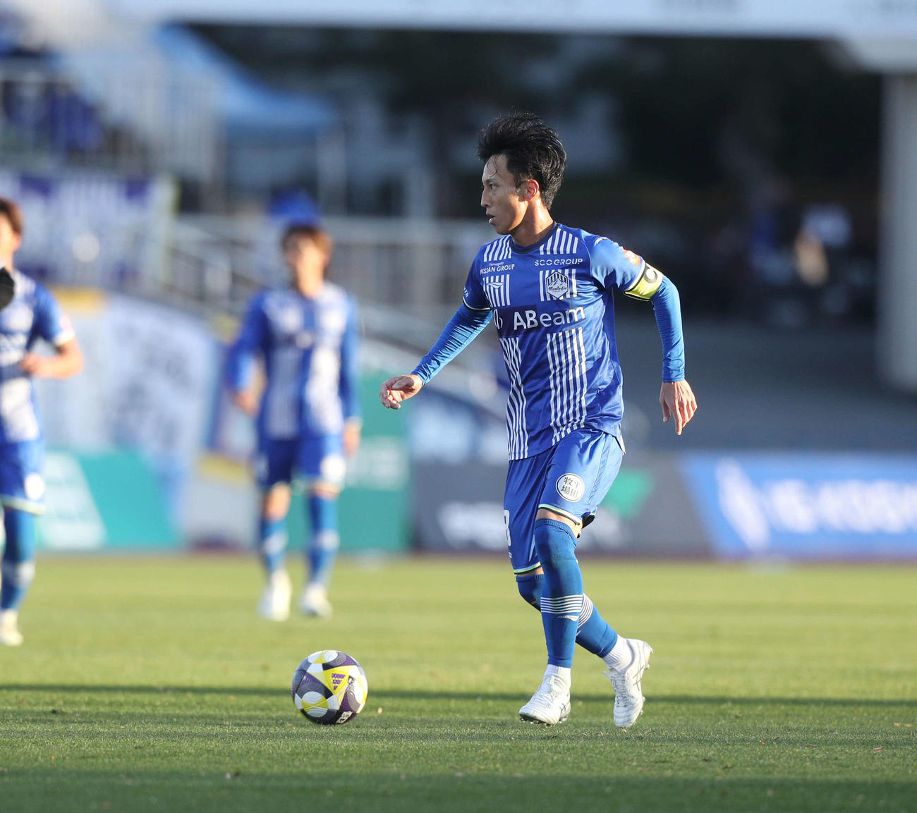 山形対藤枝　ドリブルする山形・南（撮影・木村有優）