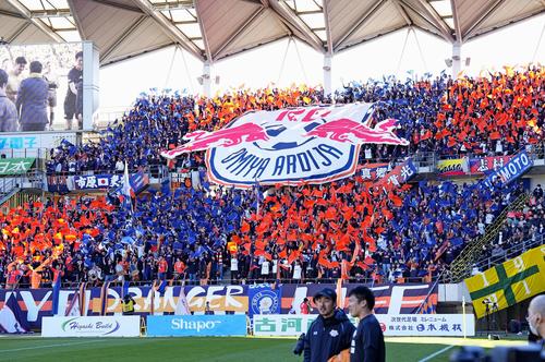 千葉対大宮　千葉戦に駆けつけた大宮サポーターのコレオグラフィー（共同）