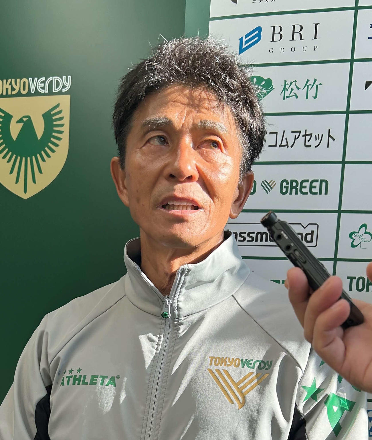 東京V城福監督は最終節G大阪戦に向けてメディア取材に応じる