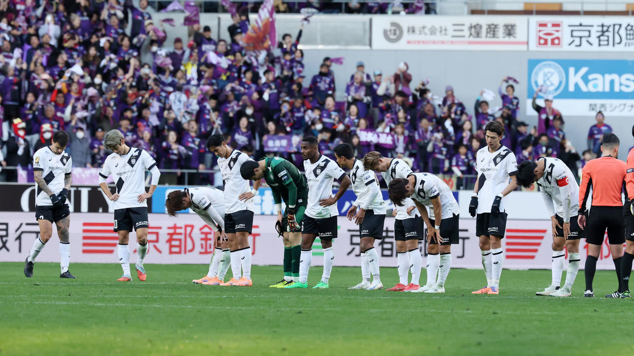 京都対神戸　京都に敗れた神戸イレブン（撮影・加藤哉）