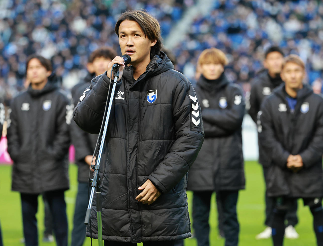 最終戦セレモニーであいさつするG大阪宇佐美（撮影・上田博志）