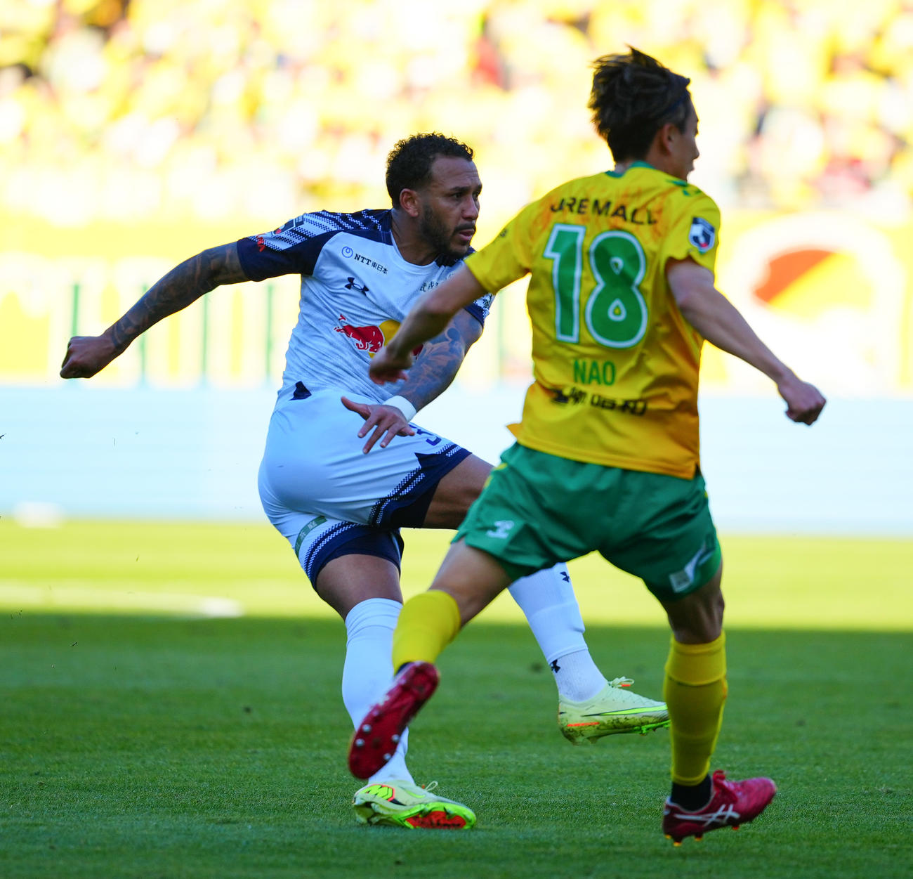 千葉対大宮　後半、チーム3点目となるゴールを決め喜ぶ大宮シルバ（撮影・垰建太）