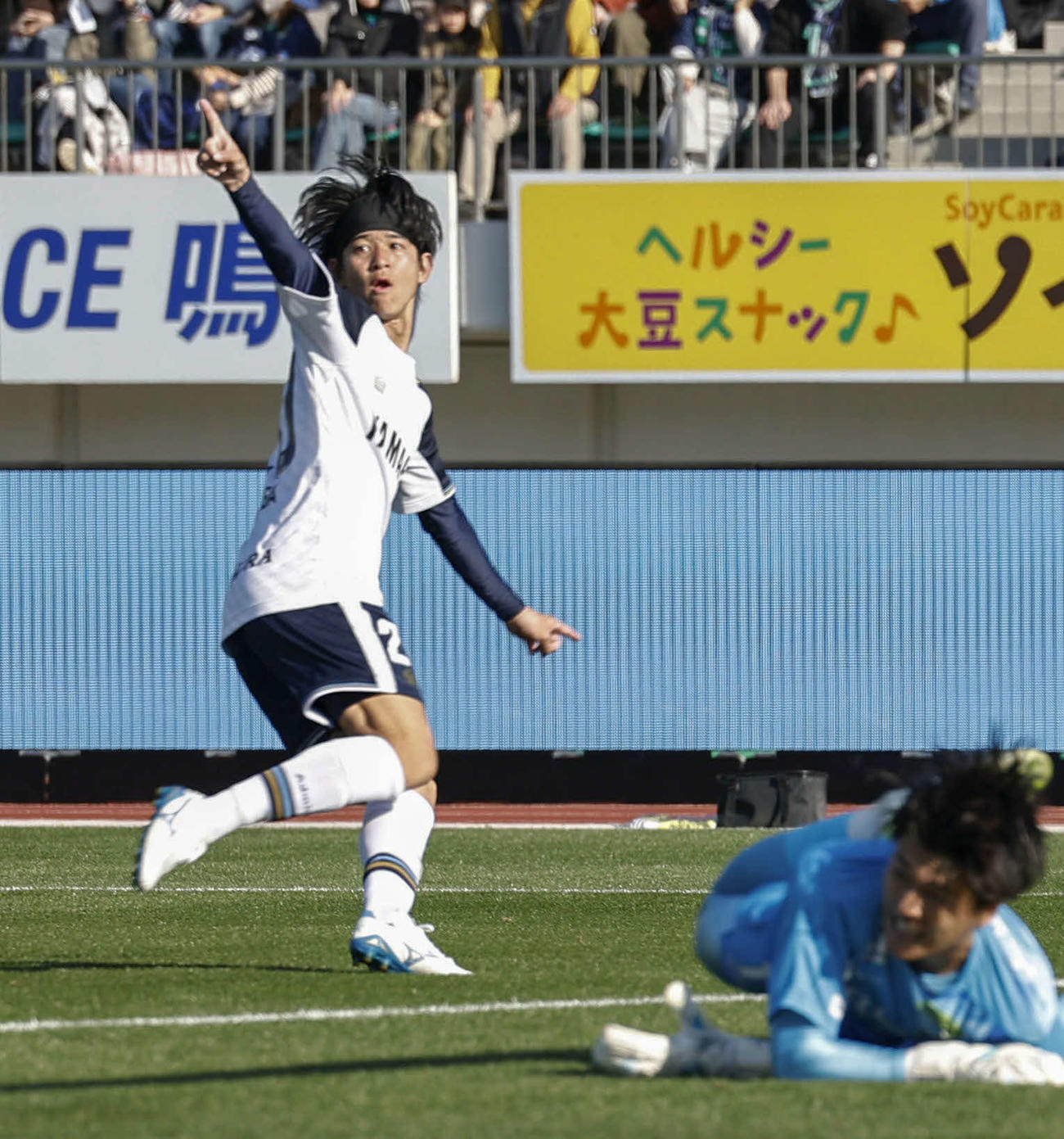 徳島対磐田　前半、先制ゴールを決めた磐田・佐藤（共同）