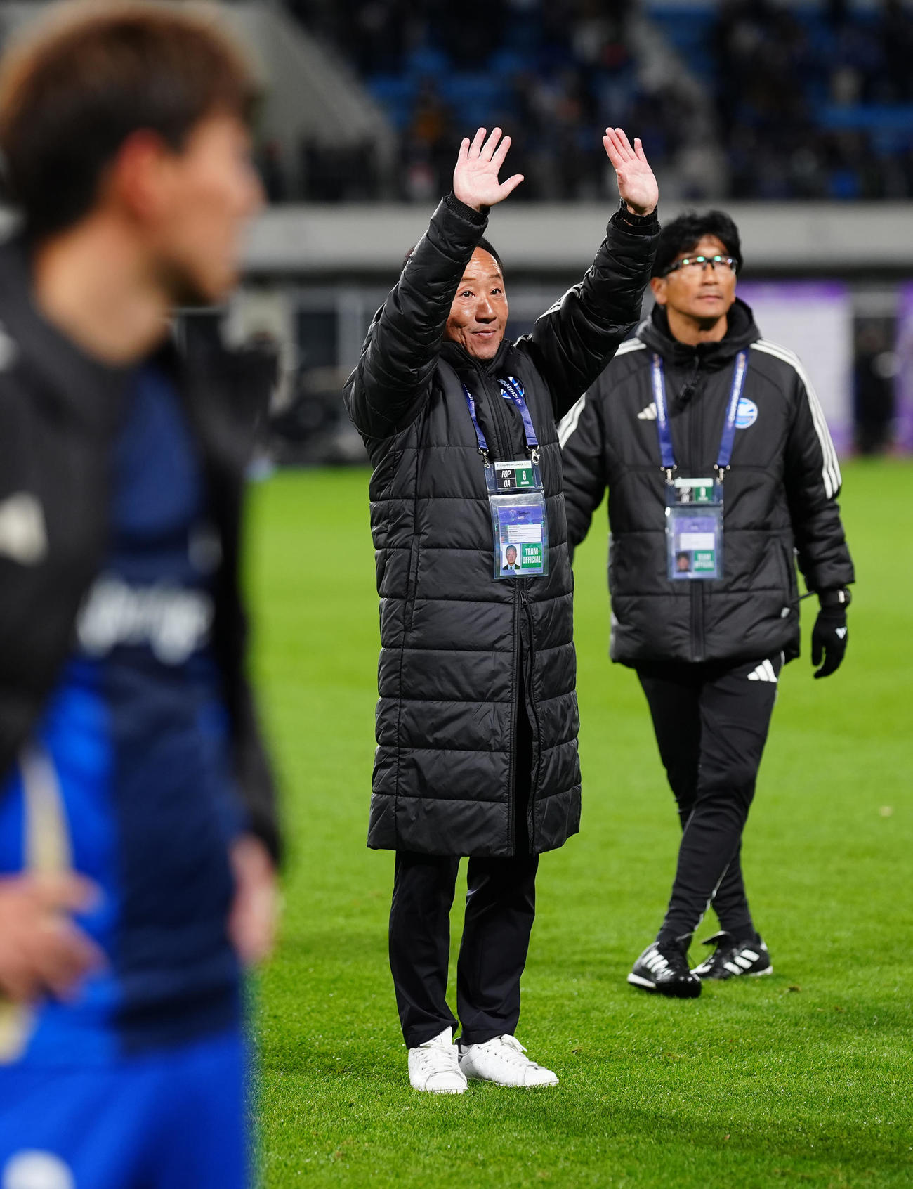 町田対蔚山　試合後、サポーターにあいさつする町田黒田監督（撮影・江口和貴）
