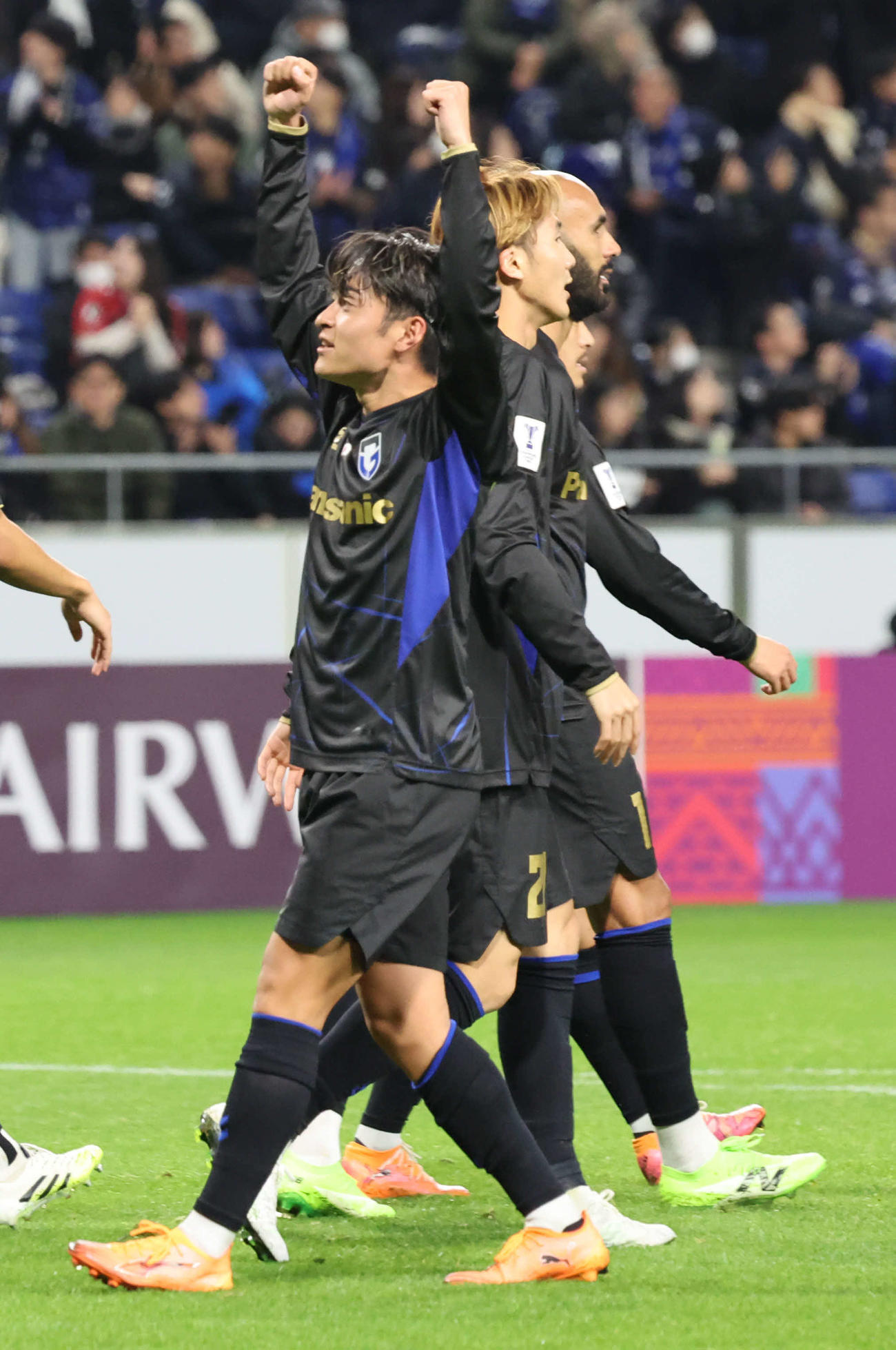 G大阪対ラーチャブリーFC　後半、先制ゴールを決めたG大阪名和田はサポーターに向かってガッツポーズ（撮影・西尾就之）