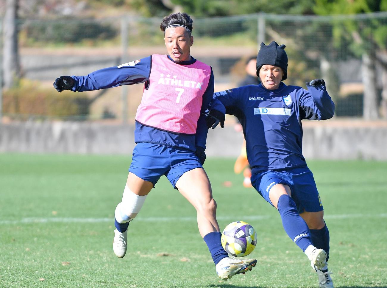 J3残留への強い決意を示した沼津鈴木拳（左）