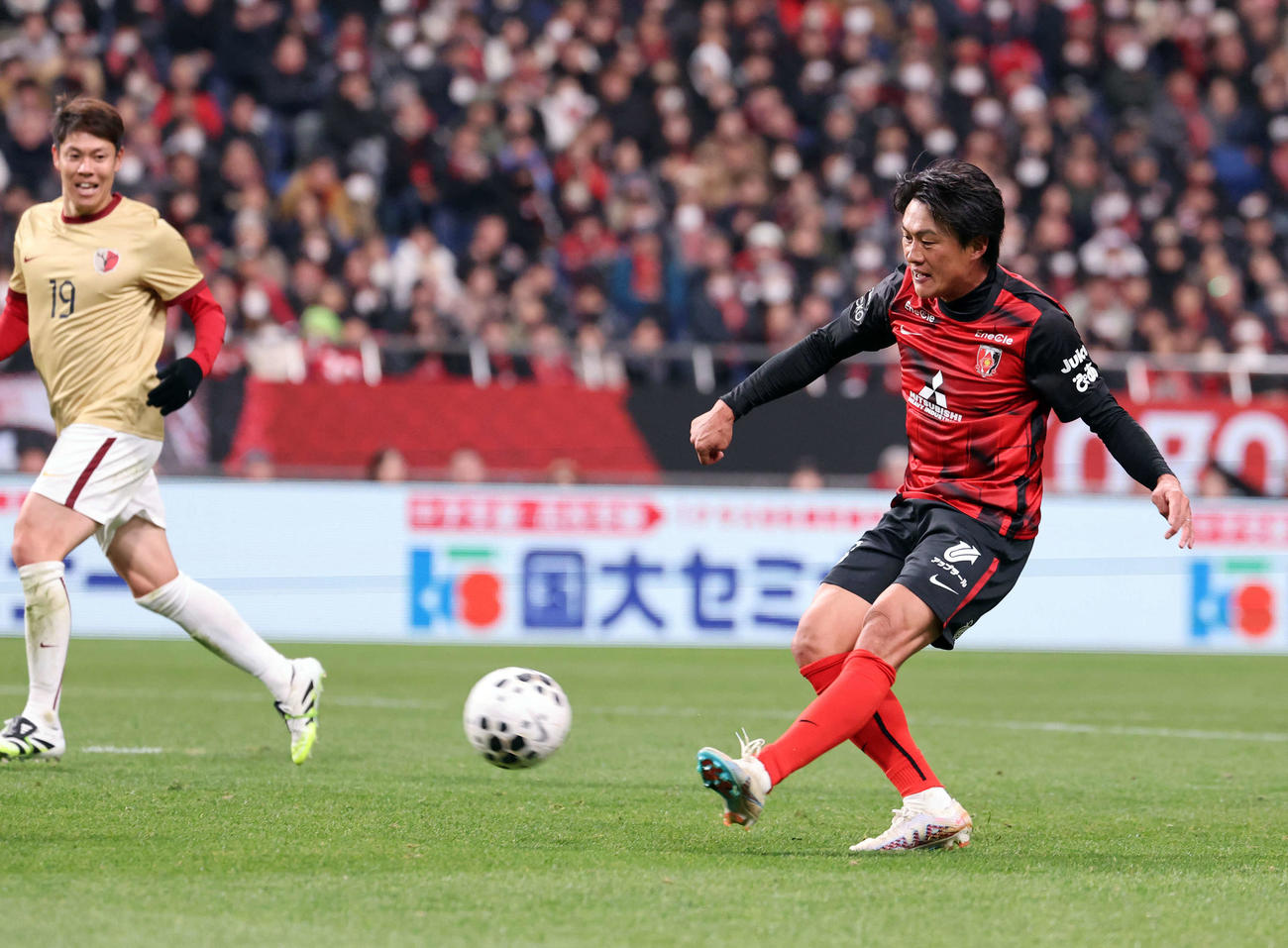 興梠慎三引退試合　浦和対鹿島　試合終了間際、ゴールを決める浦和李忠成さん（撮影・浅見桂子）