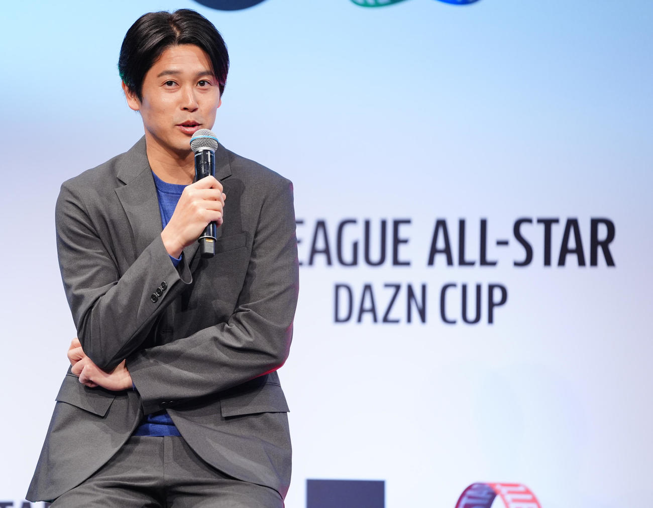 「JリーグオールスターDAZNカップ」開催発表会見でトークセッションを行う、左から内田篤人氏（撮影・垰建太）