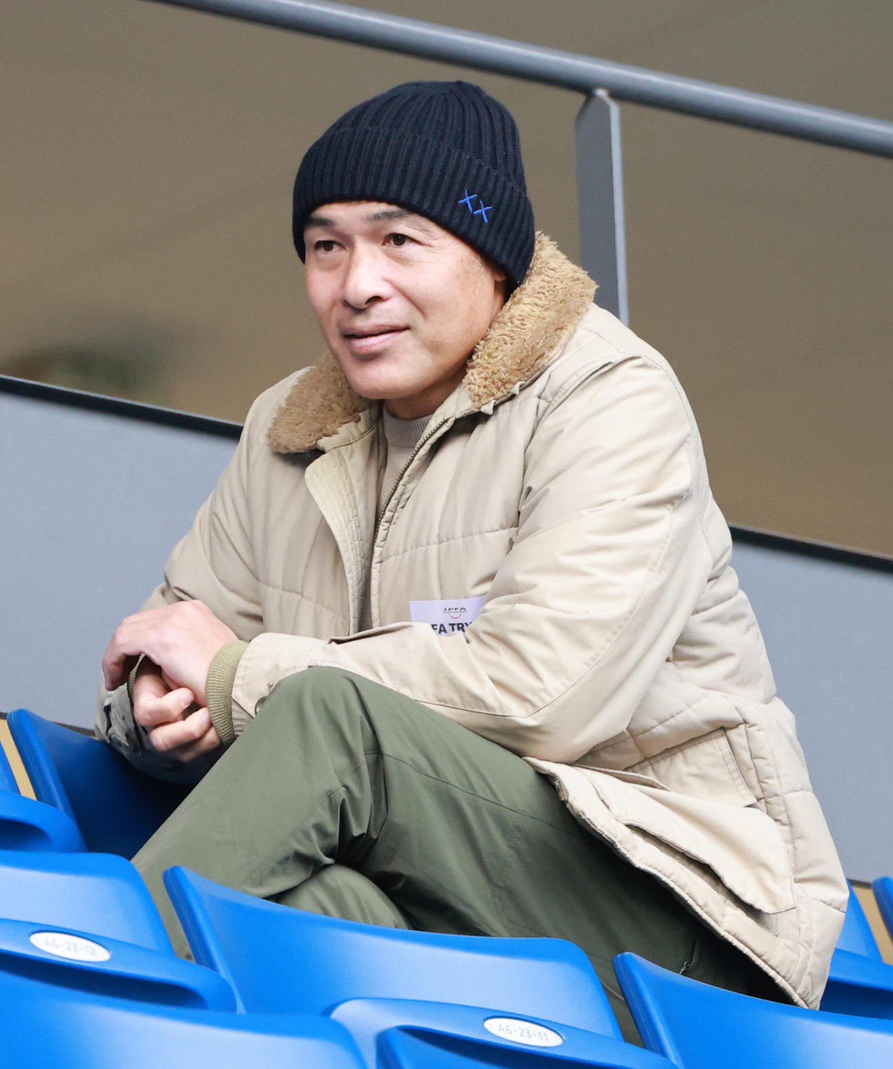 JPFAトライアウトを視察する沖縄SV・高原監督（撮影・上田博志）