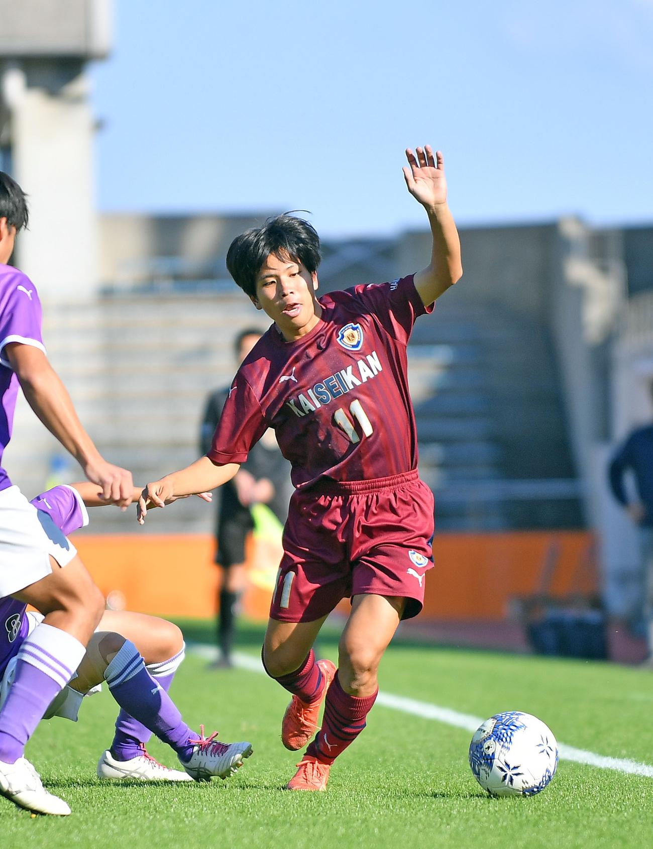 得意のドリブルで攻撃陣を引っ張る浜松開誠館・岡田