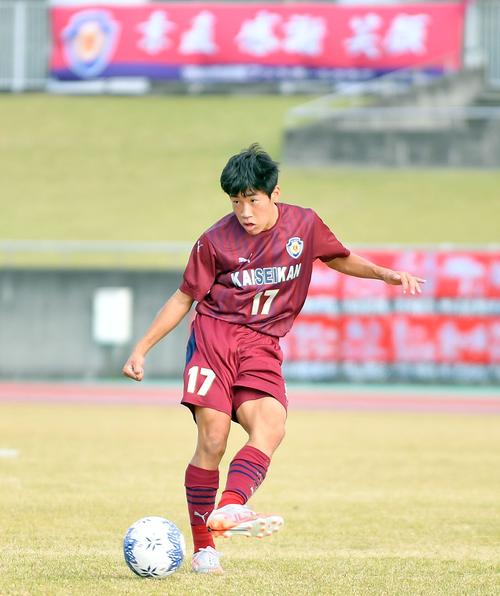 攻撃的なボランチの浜松開誠館・古橋