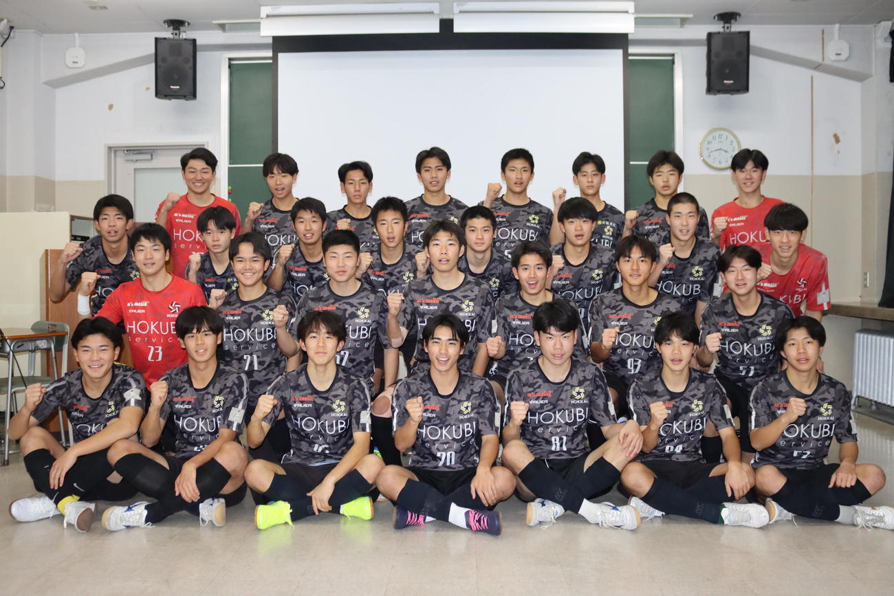 全国高校サッカー選手権に出場する北海の選手ら（撮影・保坂果那）