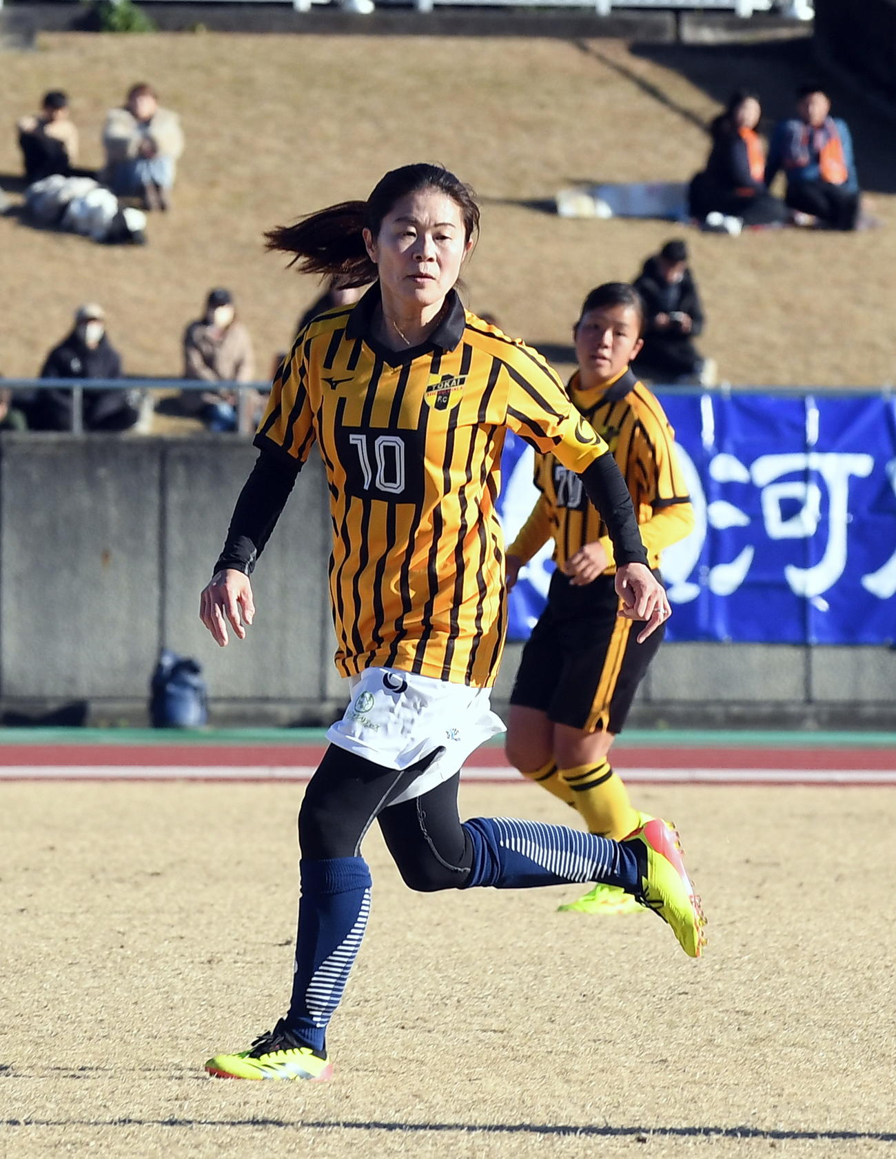 エキシビションマッチで東海大静岡翔洋のユニホームを着てプレーする澤さん